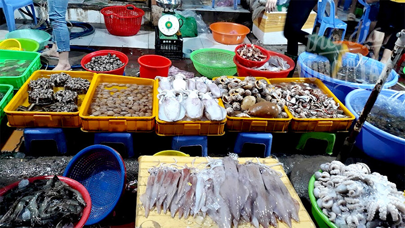 Chợ ngã ba Đồng Tiến 